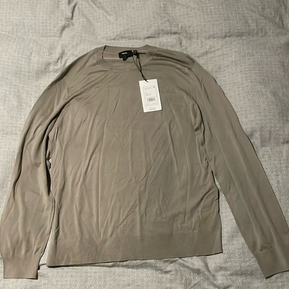 NWT men’s Theory sweater. Good wool blend. Color stone grey. Unworn condition.